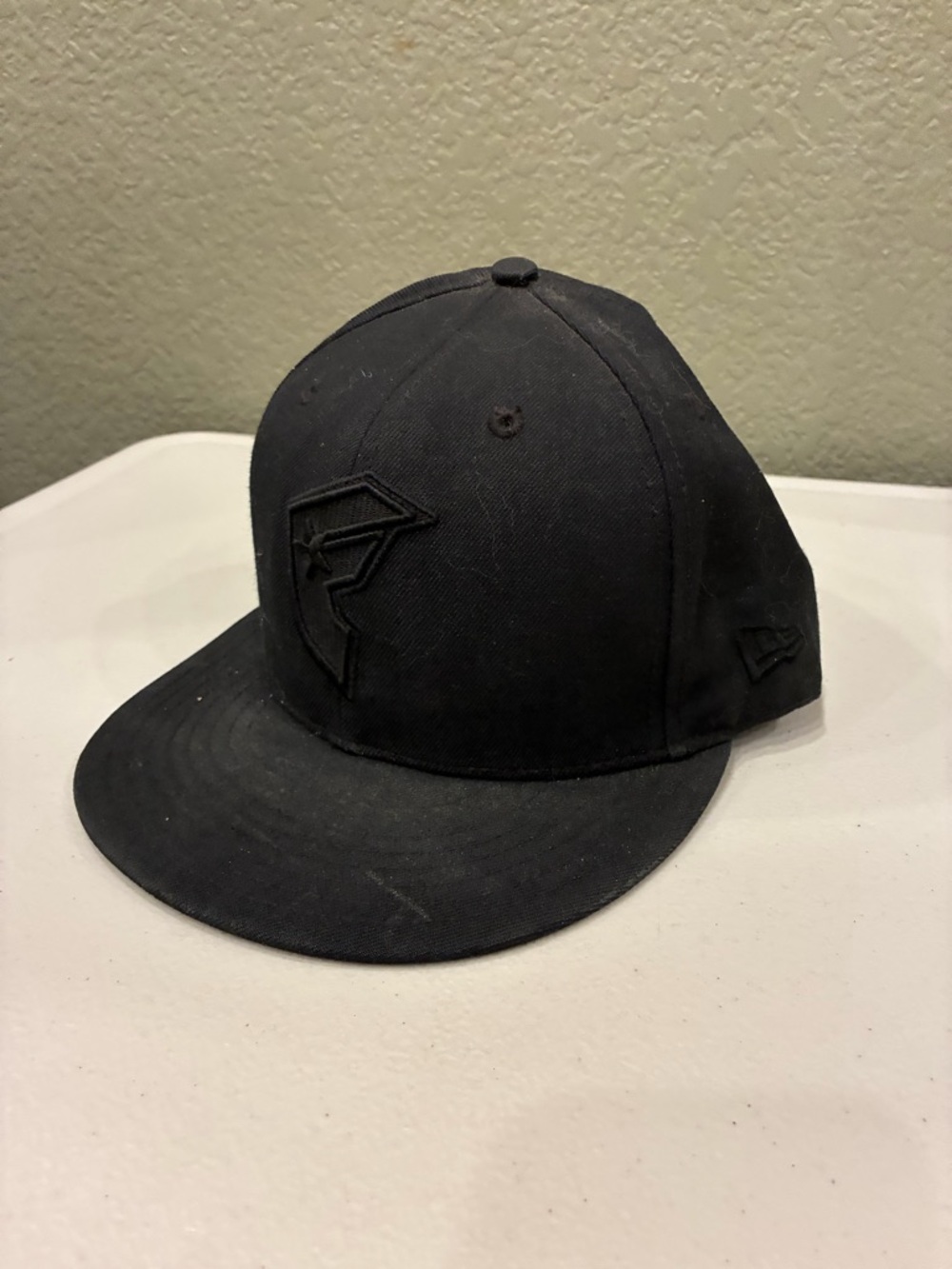 Famous Stars and Straps New Era 59FIFTY Fitted Hat 7 1/2 – Black